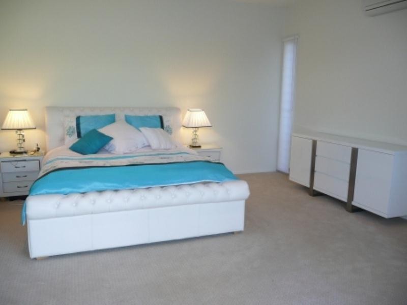 90 Rumrunner Street, Mermaid Waters QLD 4218