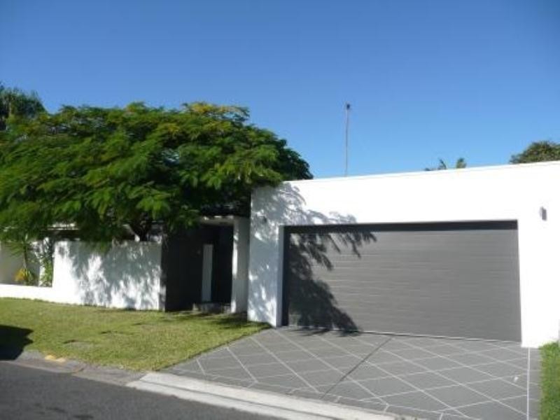 90 Rumrunner Street, Mermaid Waters QLD 4218