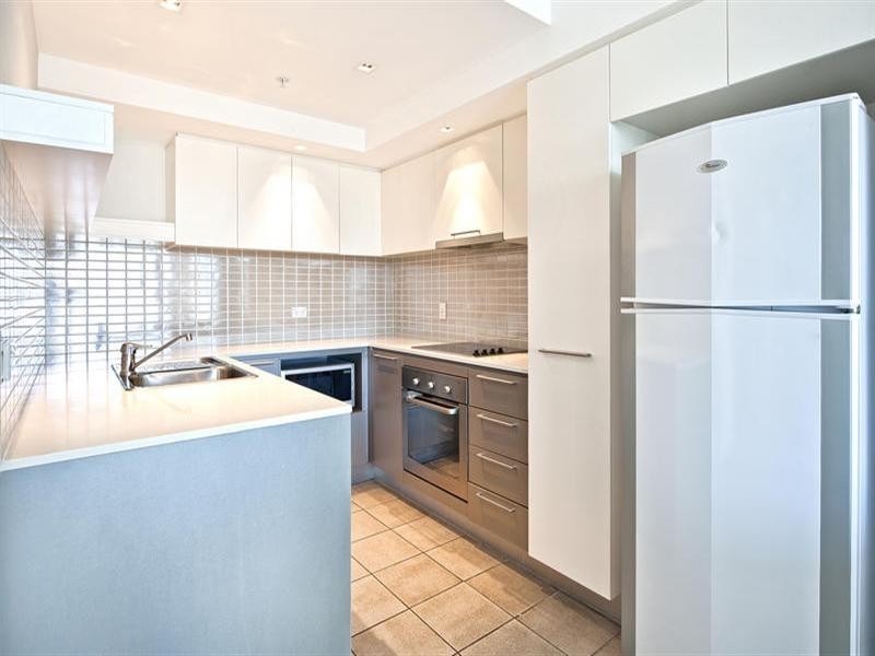 18 Enderley Avenue, Surfers Paradise QLD 4217