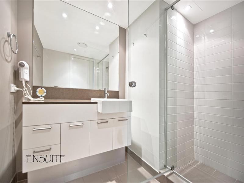 18 Enderley Avenue, Surfers Paradise QLD 4217