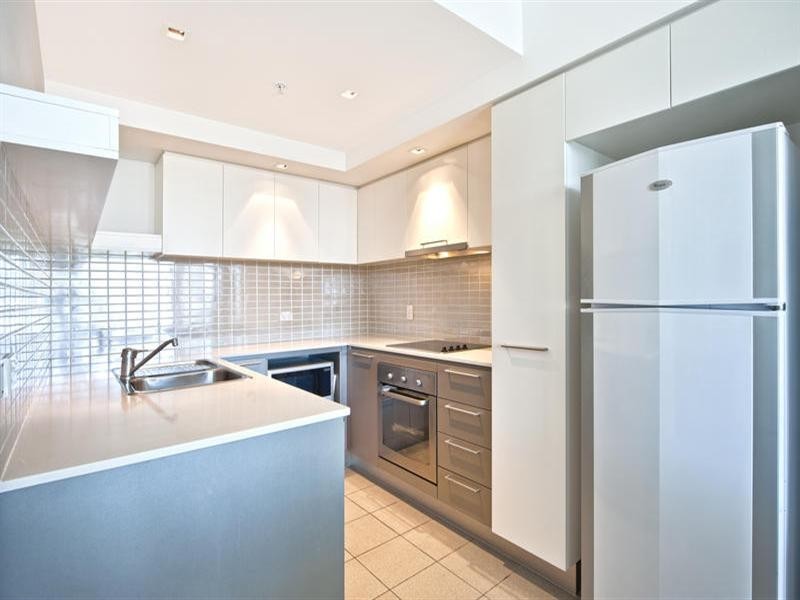 18 Enderley Avenue, Surfers Paradise QLD 4217