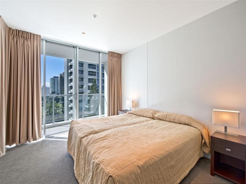 18 Enderley Avenue, Surfers Paradise QLD 4217