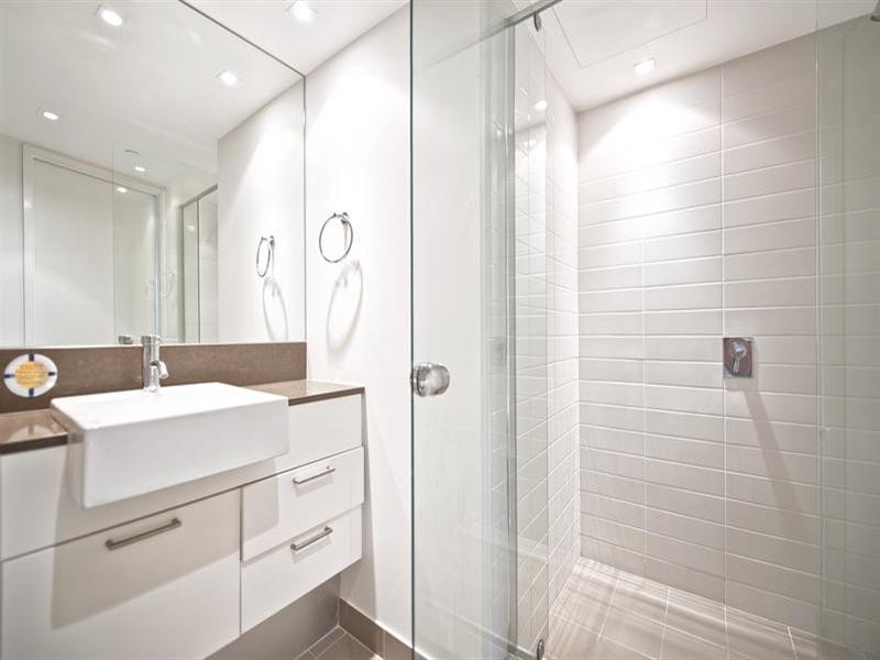 18 Enderley Avenue, Surfers Paradise QLD 4217