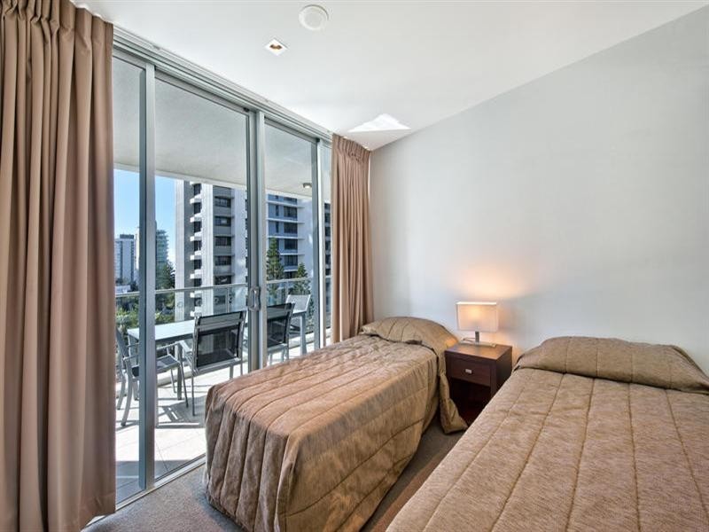 18 Enderley Avenue, Surfers Paradise QLD 4217