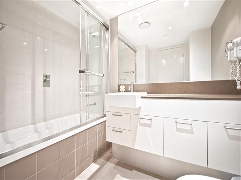 18 Enderley Avenue, Surfers Paradise QLD 4217