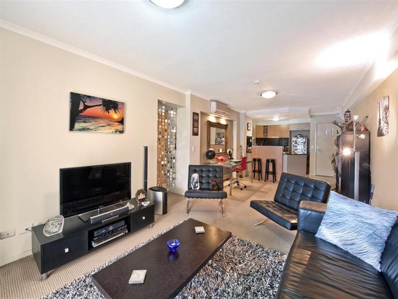 21 Cypress Avenue, Surfers Paradise QLD 4217