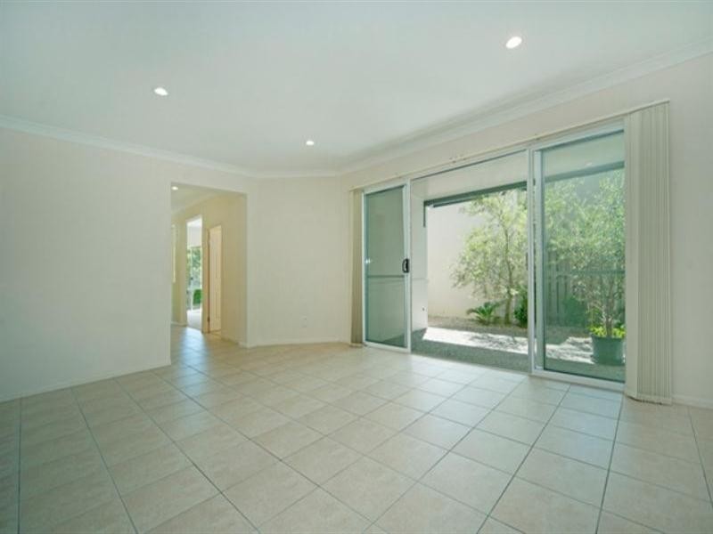 93/19 Santa Barbara Road, Hope Island QLD 4212