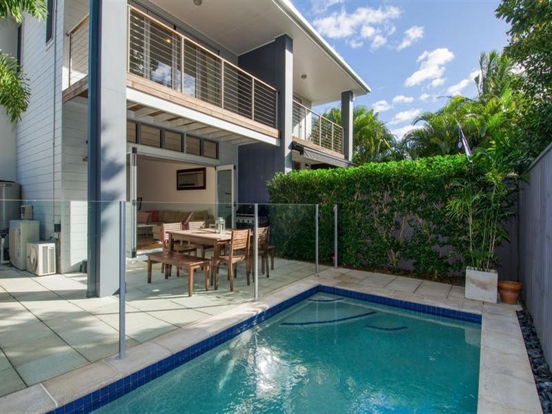 2/27 Norfolk Avenue, Surfers Paradise QLD 4217