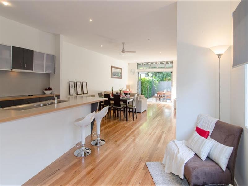 2/27 Norfolk Avenue, Surfers Paradise QLD 4217