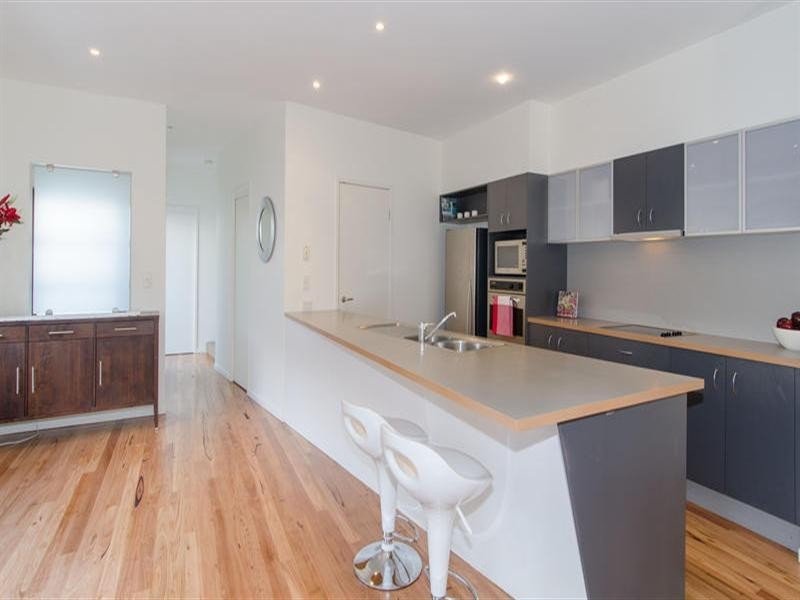 2/27 Norfolk Avenue, Surfers Paradise QLD 4217