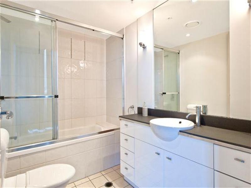 23 Ferny Avenue, Surfers Paradise QLD 4217