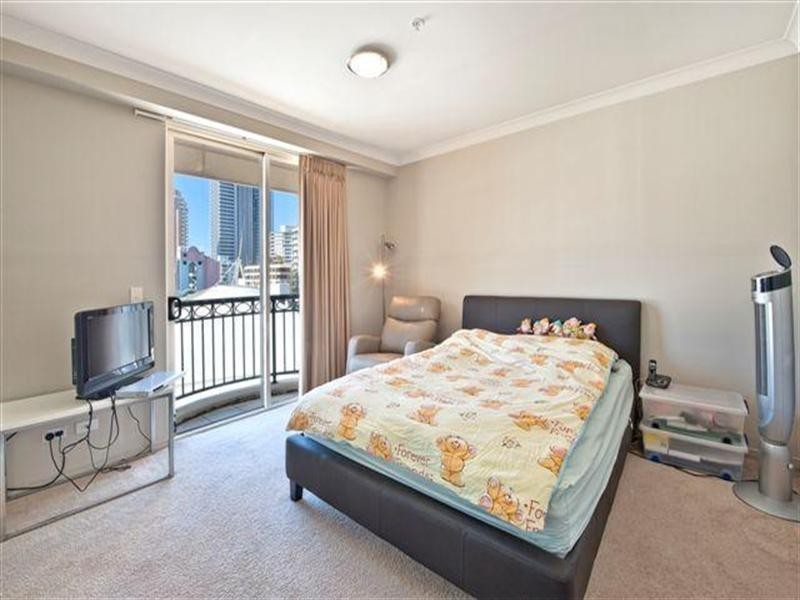 23 Ferny Avenue, Surfers Paradise QLD 4217