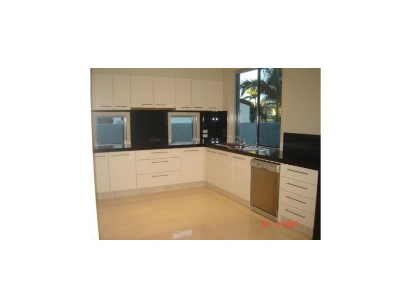 6 Cessnock Close, Mermaid Waters QLD 4218