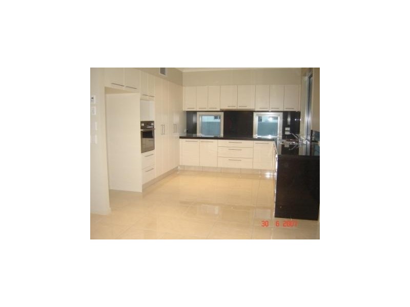 6 Cessnock Close, Mermaid Waters QLD 4218