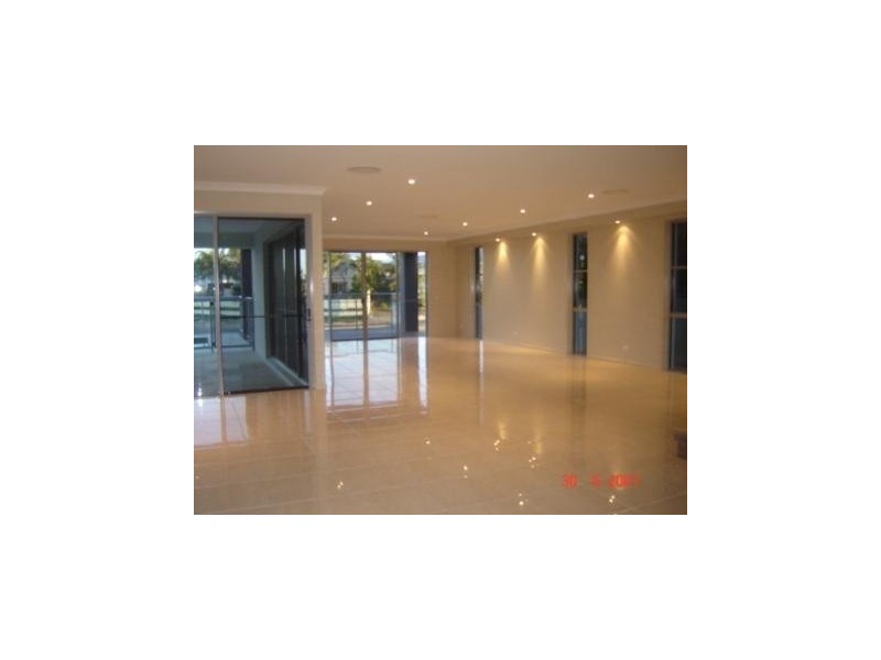 6 Cessnock Close, Mermaid Waters QLD 4218