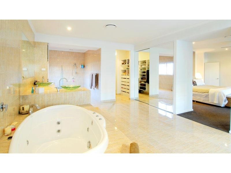 13 Argyle Crescent, Sorrento QLD 4217