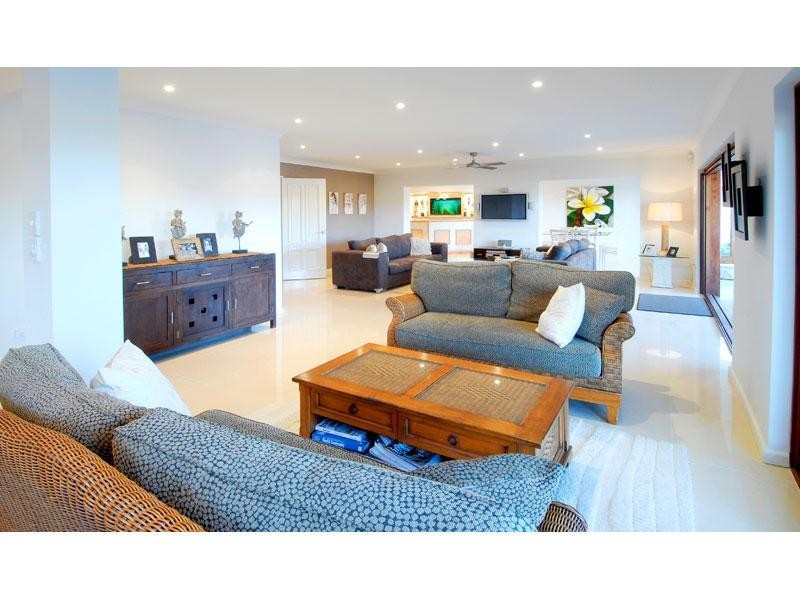 13 Argyle Crescent, Sorrento QLD 4217