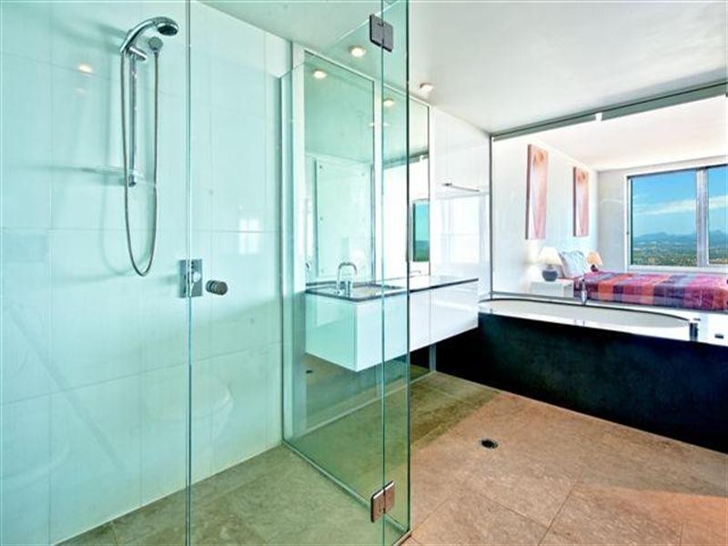 9 Hamilton Avenue, Surfers Paradise QLD 4217