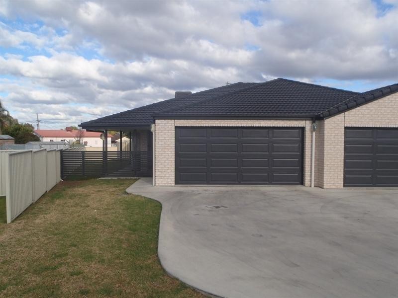 9 Mawson Place, Tamworth NSW 2340