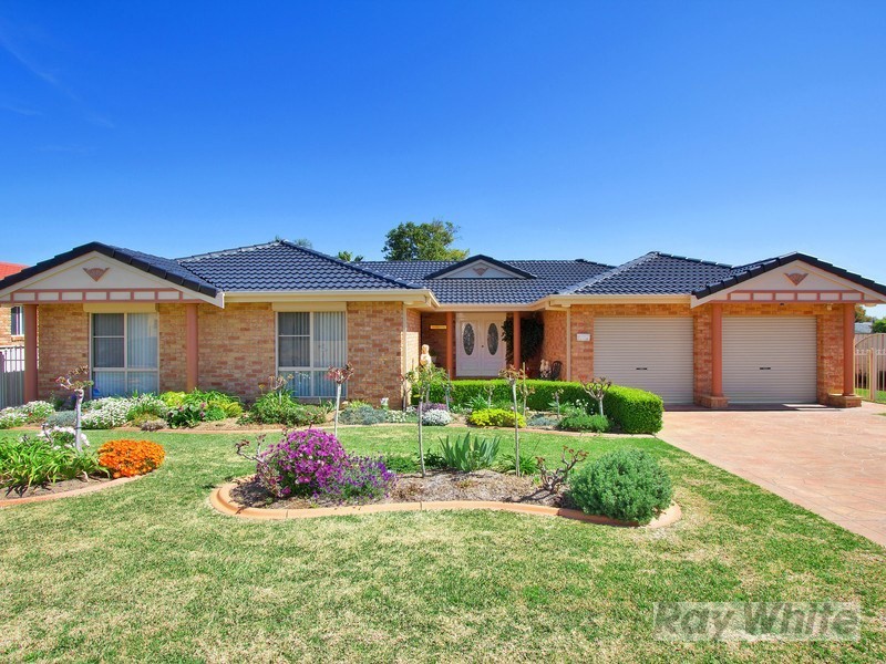 6 Kurria Close, Tamworth NSW 2340