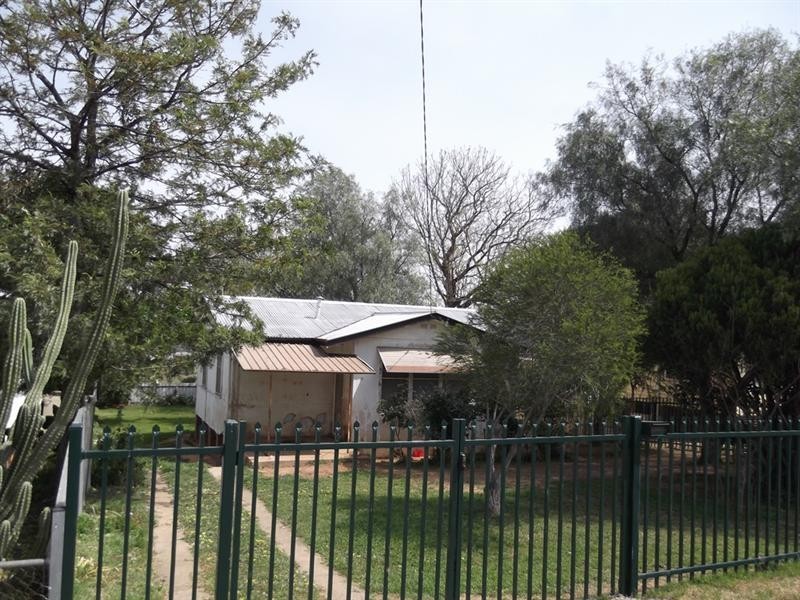 11 Peel Street, Tamworth NSW 2340