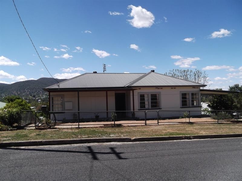 130 Crown Street, West Tamworth NSW 2340