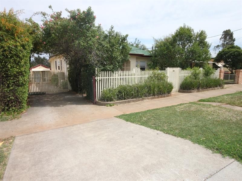 8 Janison Street, Tamworth NSW 2340