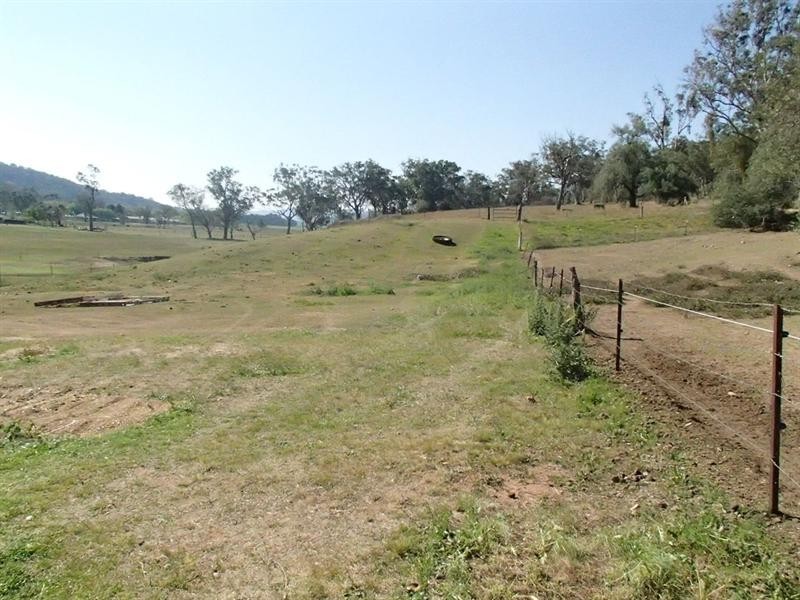 33 Munro Street, Woolomin NSW 2340