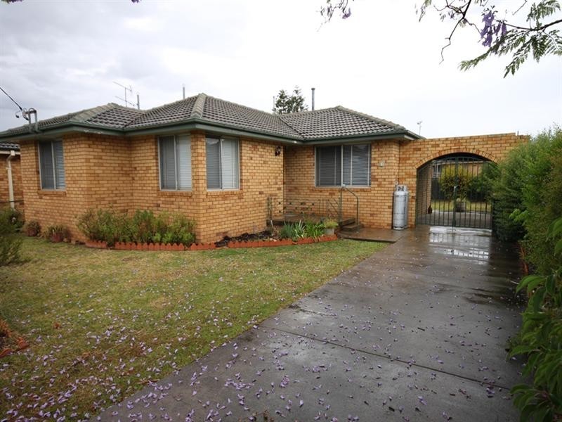10 Larool Street, Tamworth NSW 2340