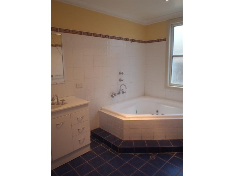 87 Ebsworth Street, Tamworth NSW 2340