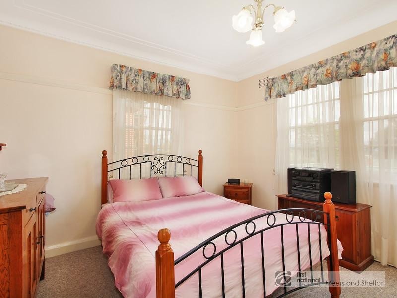 8 Douglas Avenue, Tamworth NSW 2340