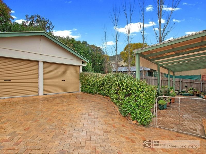 8 Douglas Avenue, Tamworth NSW 2340