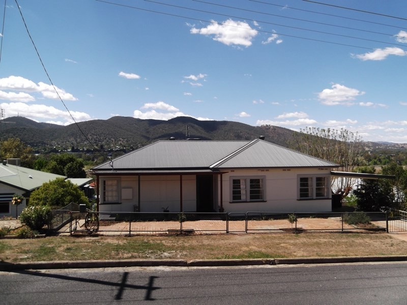 130 Crown Street, Tamworth NSW 2340