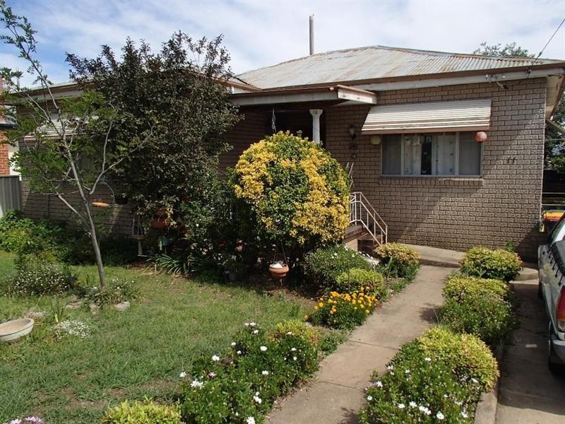 11 Thomas Street, Tamworth NSW 2340