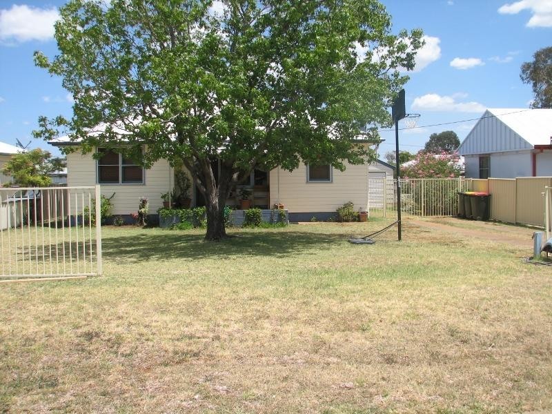 9 Degance Street, Tamworth NSW 2340