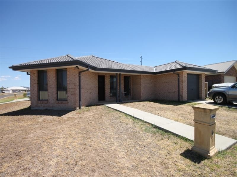 2/11 Cunningham Street, Tamworth NSW 2340