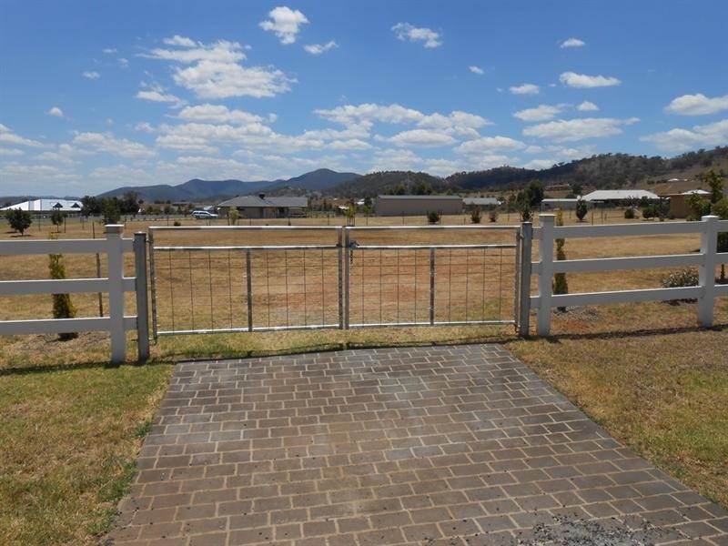 26 Sequoia Drive, Tamworth NSW 2340