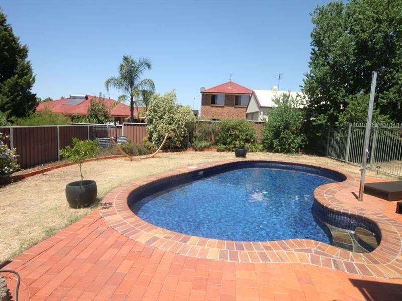 12 The Mews, Tamworth NSW 2340