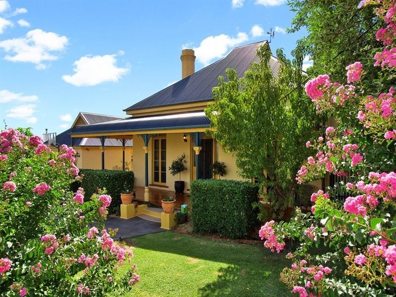 72 White Street, Tamworth NSW 2340