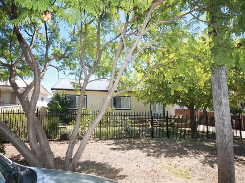 20 Holland Street, Tamworth NSW 2340