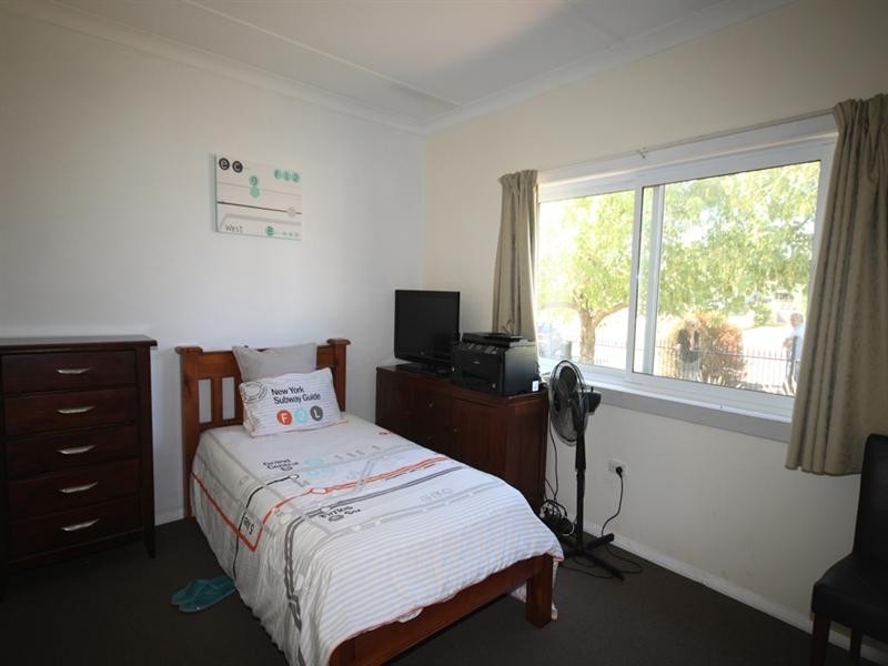20 Holland Street, Tamworth NSW 2340