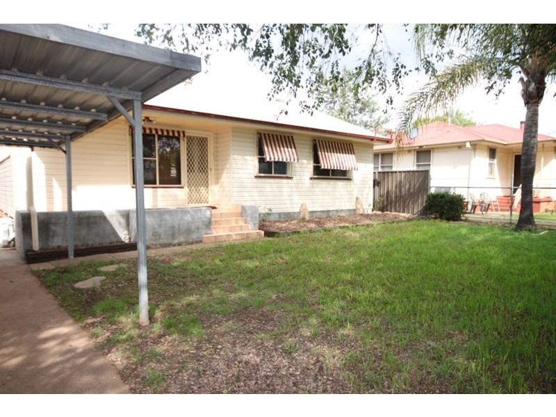 8 Edith Street, Tamworth NSW 2340