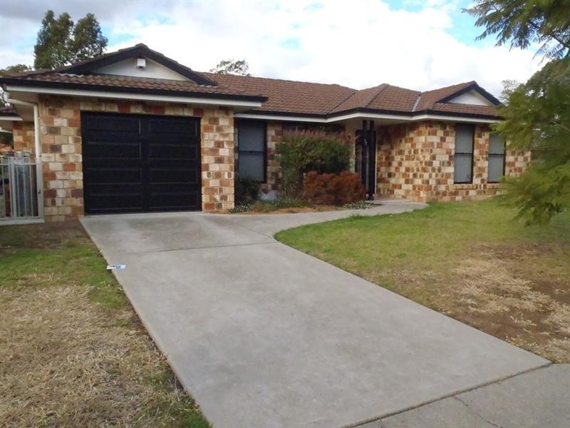 37 Illoura Street, Tamworth NSW 2340