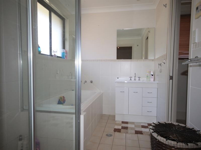 37 Illoura Street, Tamworth NSW 2340