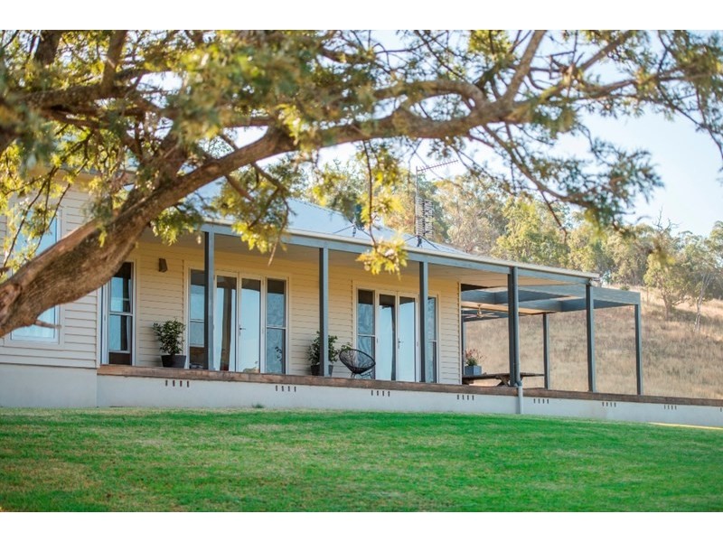 “Hillview” 620 Woolomin Road, Tamworth NSW 2340