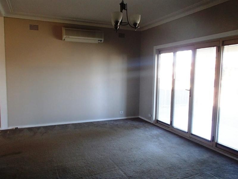 27 Edinburgh Avenue, Tamworth NSW 2340