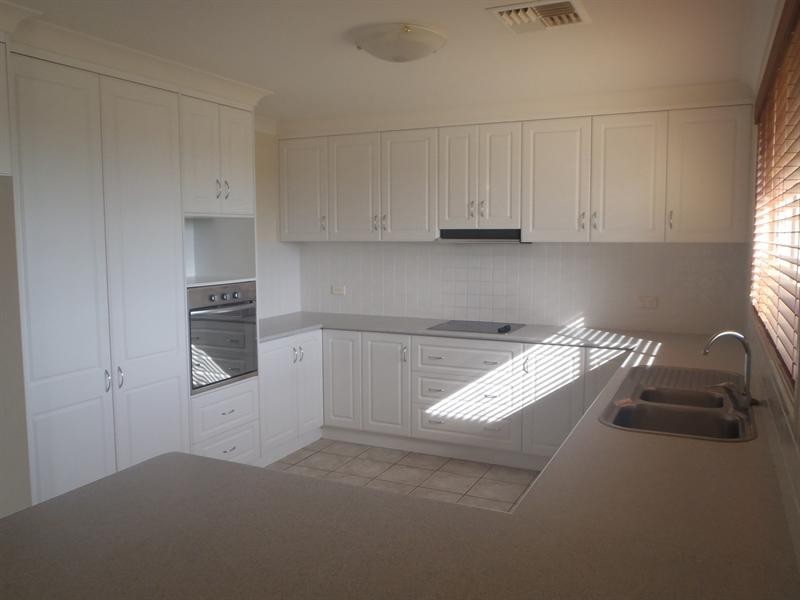 69 Boronia Drive, Tamworth NSW 2340