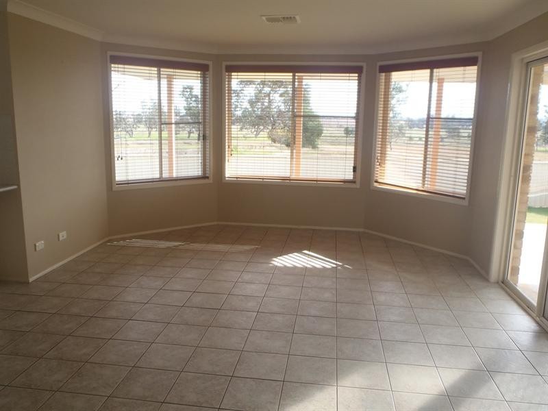 69 Boronia Drive, Tamworth NSW 2340