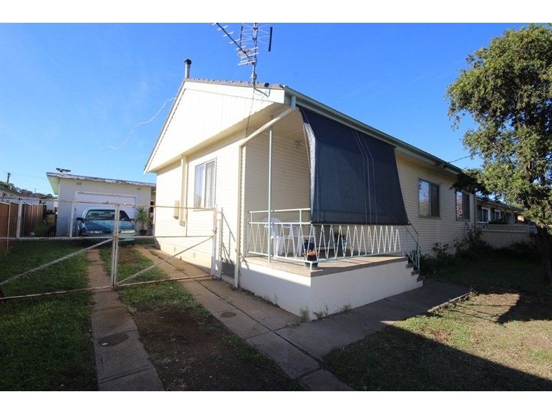 11 John Street, Tamworth NSW 2340