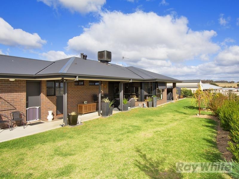 9 Conjola Drive, Tamworth NSW 2340